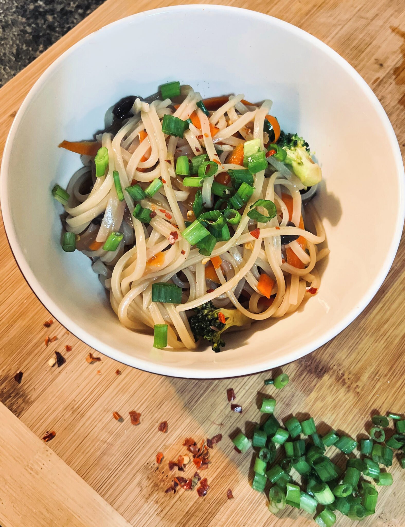 easy-thai-noodle-bowl-green-child-mag